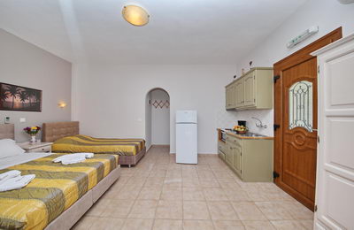 Room 9 (Studio)