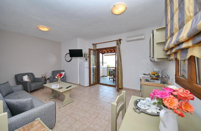 Room 8 (Apartment)