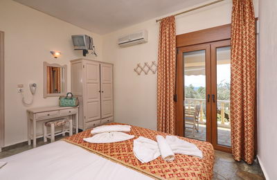 Room 4 (Apartment)